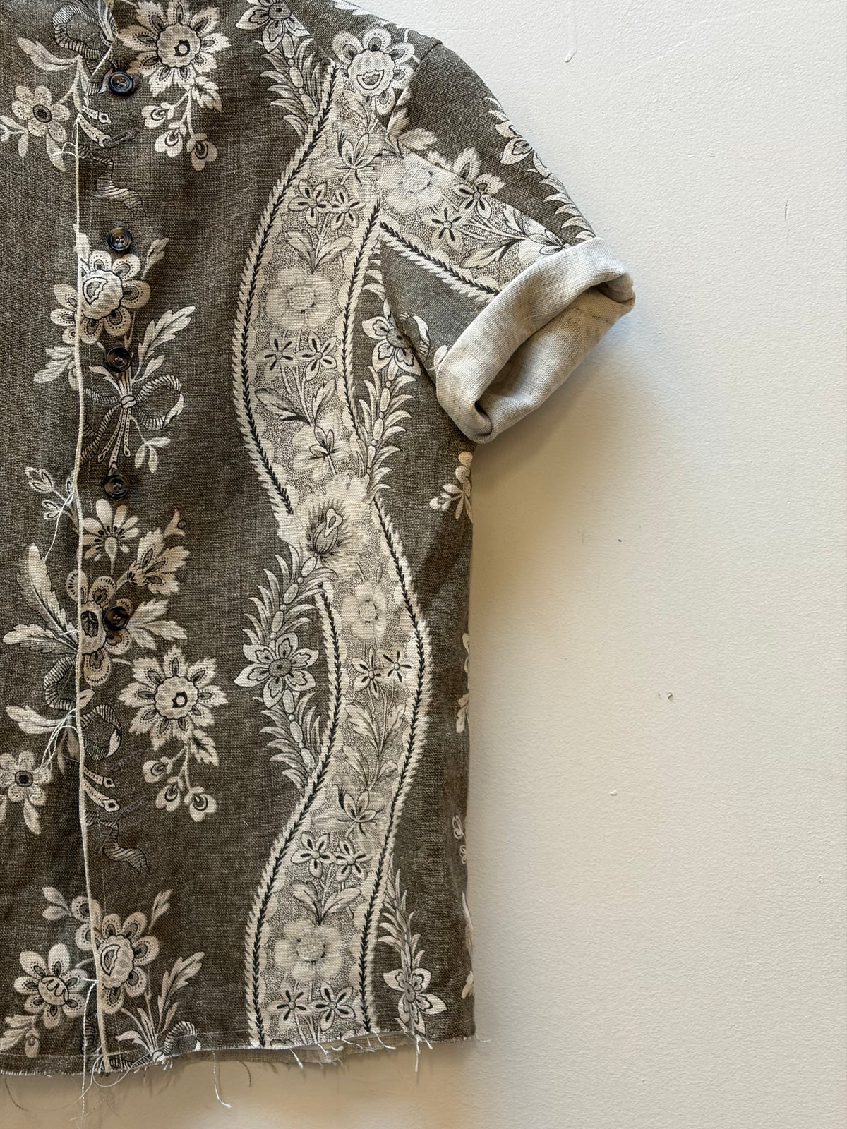 FS24 || SPITZREVERS 4-KNOPF-BLAZER MIT HERZSCHNITT || FLORAL
