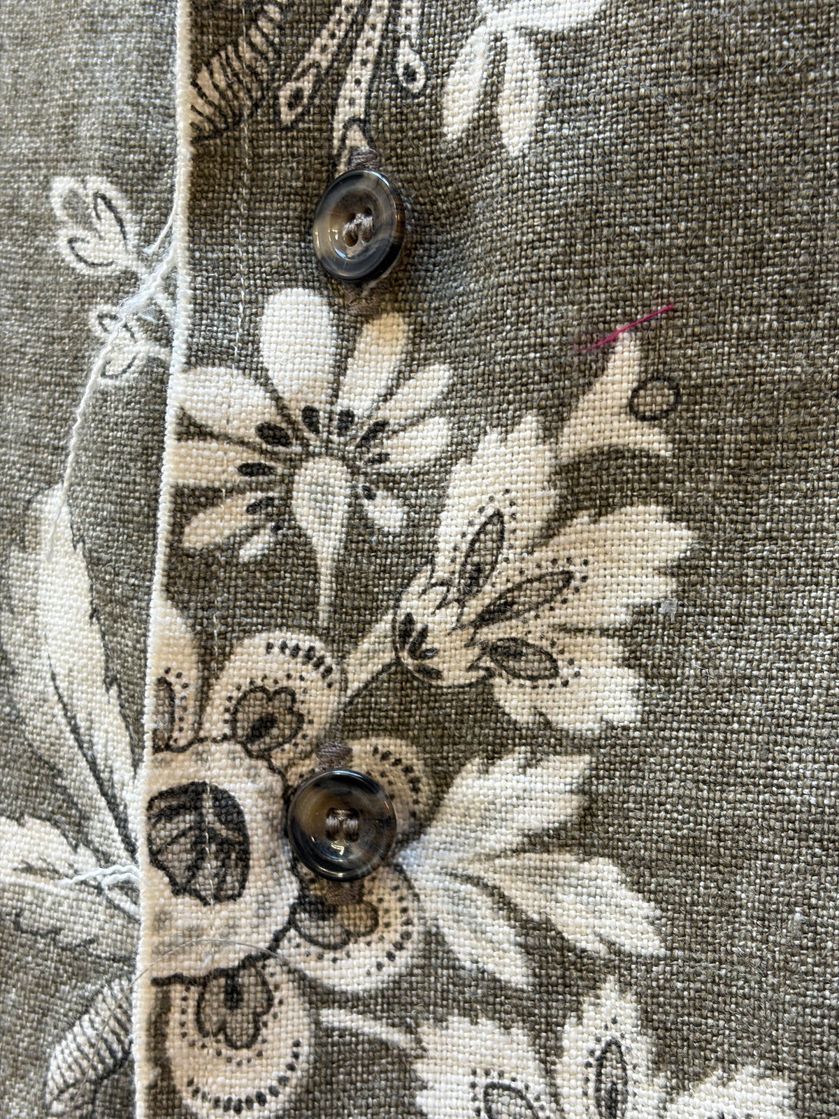 FS24 || SPITZREVERS 4-KNOPF-BLAZER MIT HERZSCHNITT || FLORAL