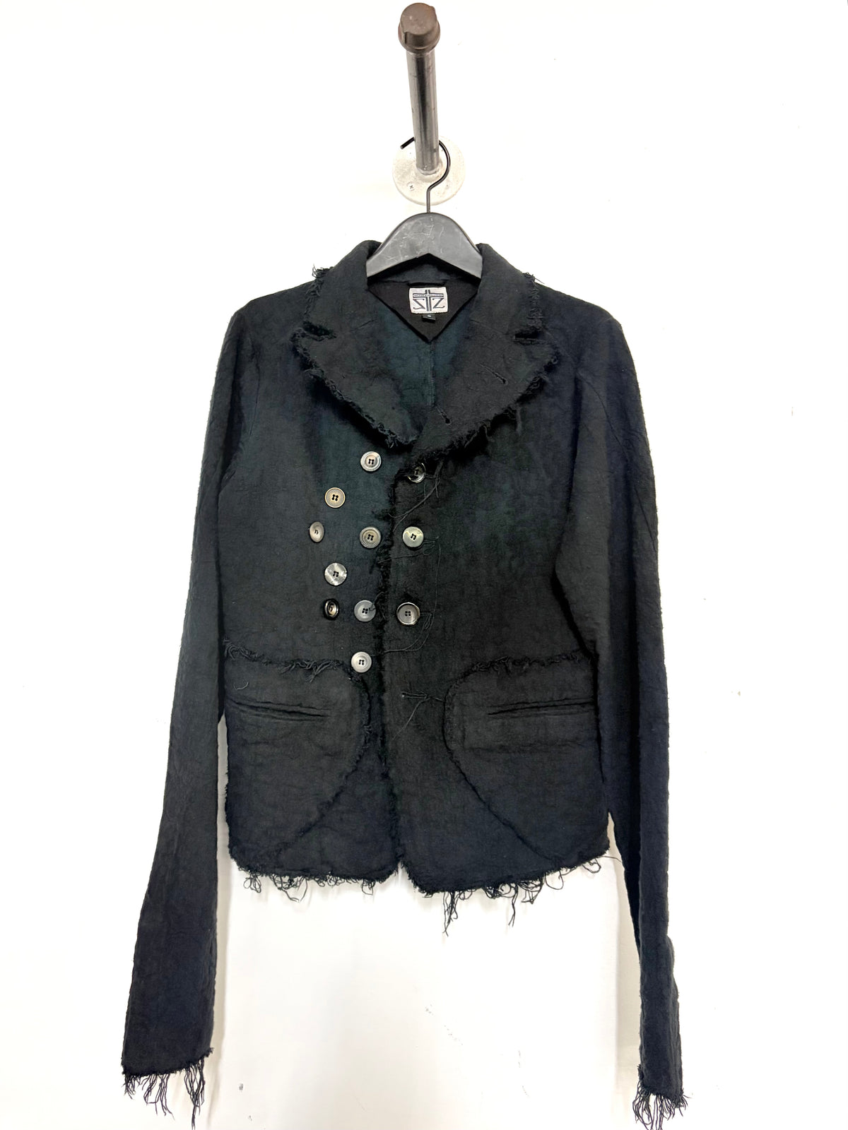 FS24 || SPITZREVERS 4-KNOPF-BLAZER MIT HERZSCHNITT || FLORAL