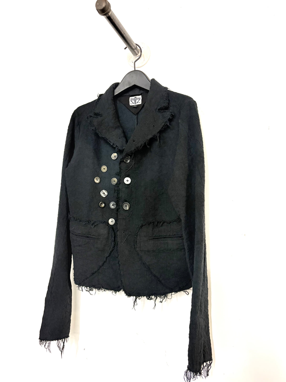 FS24 || SPITZREVERS 4-KNOPF-BLAZER MIT HERZSCHNITT || FLORAL