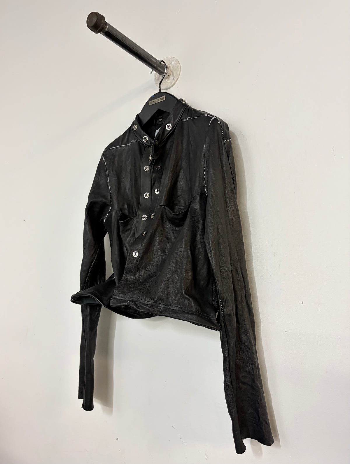 FS24 || SPITZREVERS 4-KNOPF-BLAZER MIT HERZSCHNITT || FLORAL