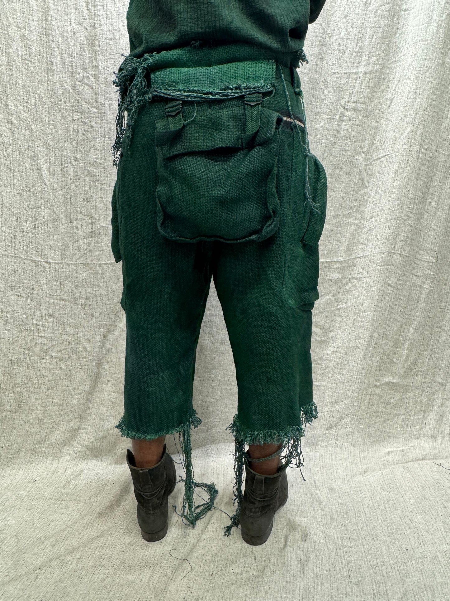 FW24 || ZIPPER BIG POCKET SHORTS || GREEN HEAVY LINEN