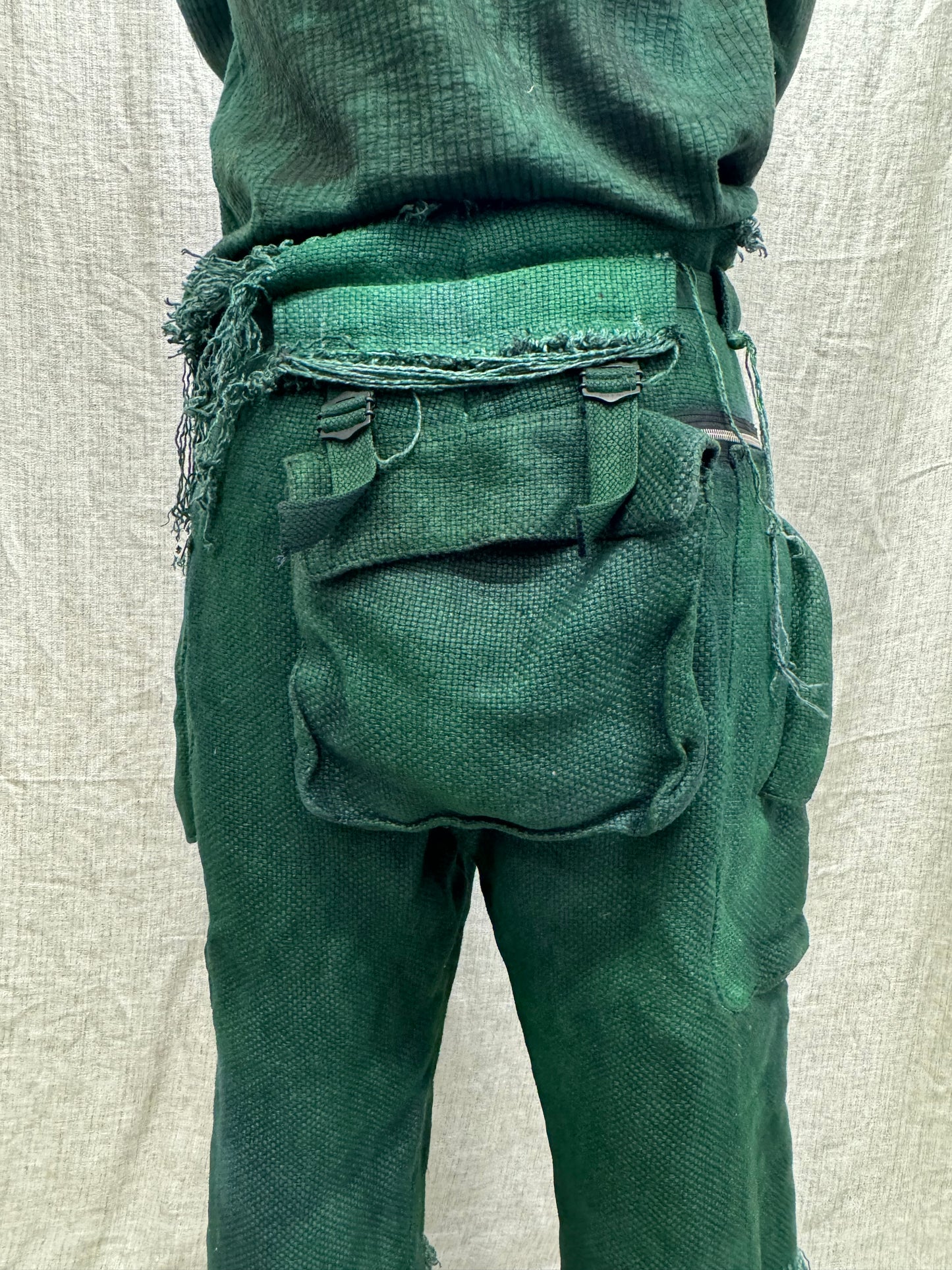 FW24 || ZIPPER BIG POCKET SHORTS || GREEN HEAVY LINEN