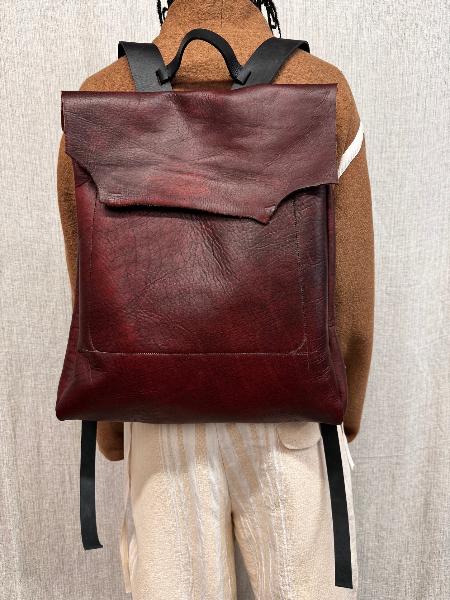 FW24 || SLIM PROFILE BACKPACK || MAROON BISON