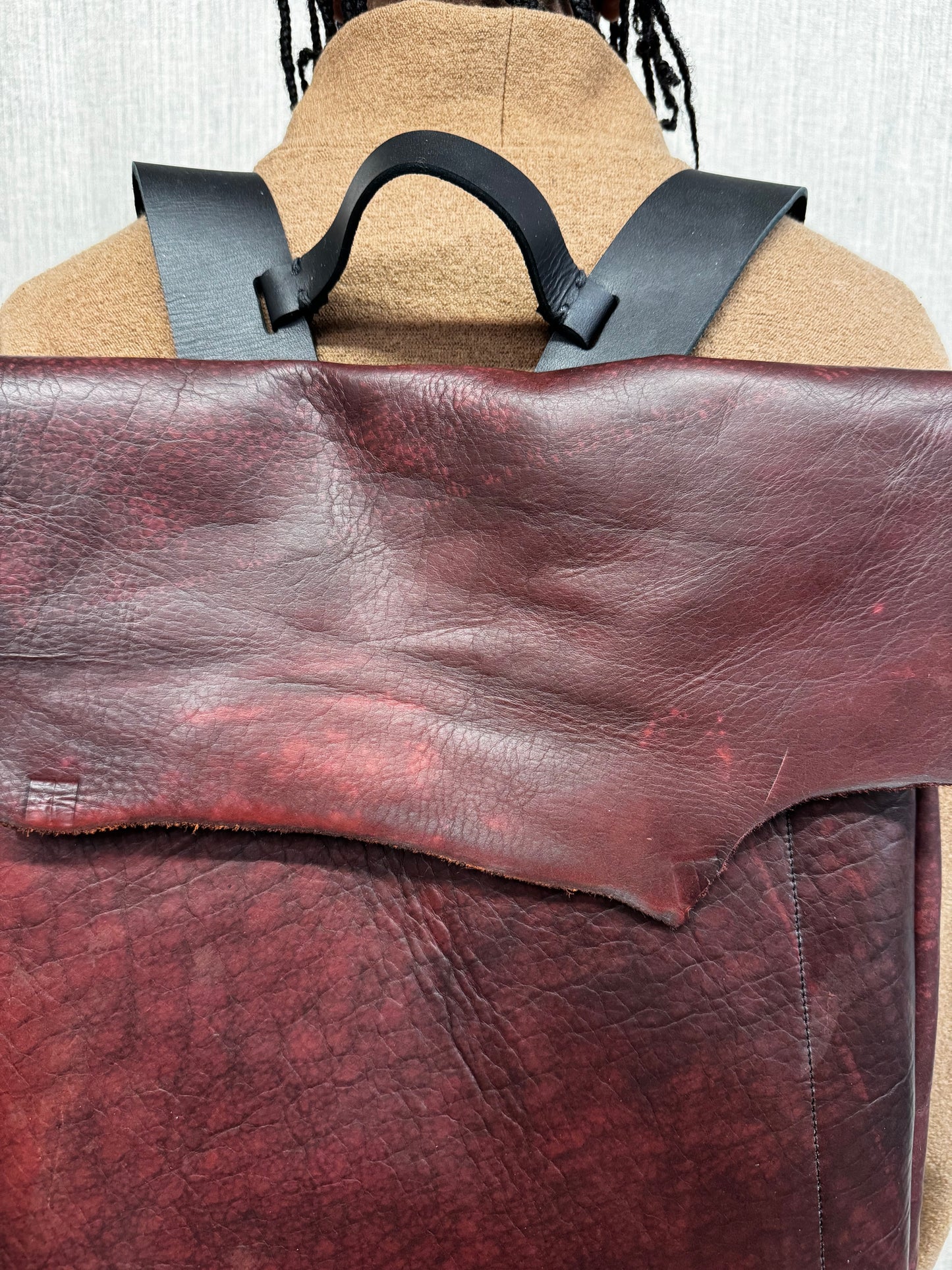 FW24 || SLIM PROFILE BACKPACK || MAROON BISON