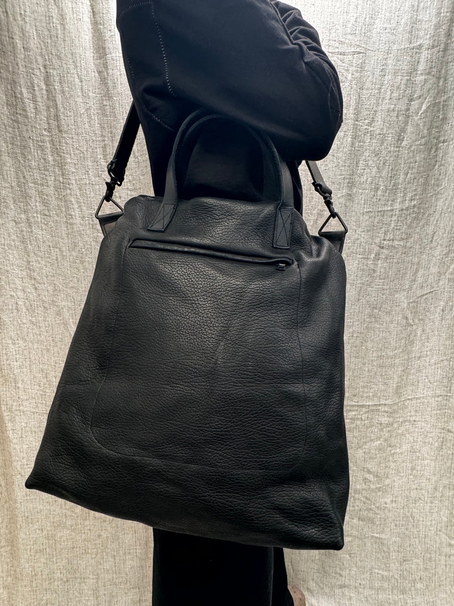 FW24 || BROOKLYNITE MESSENGER TOTE BAG || BLACK BISON