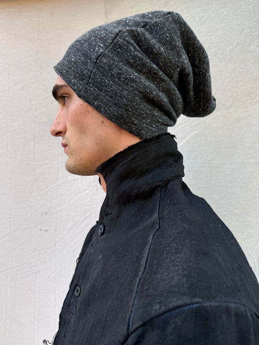 FW25 || TRIANGULAR  PANEL BEANIE || OVERLOCKED ||  GREY