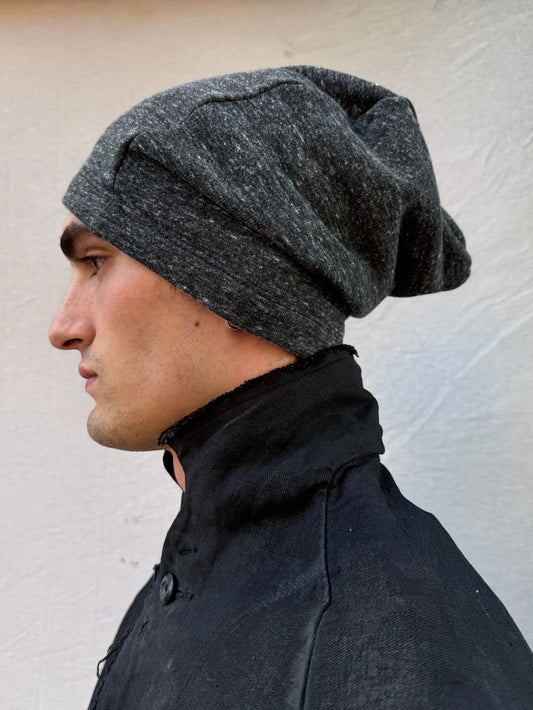 FW25 || TRIANGULAR  PANEL BEANIE || DARK GREY