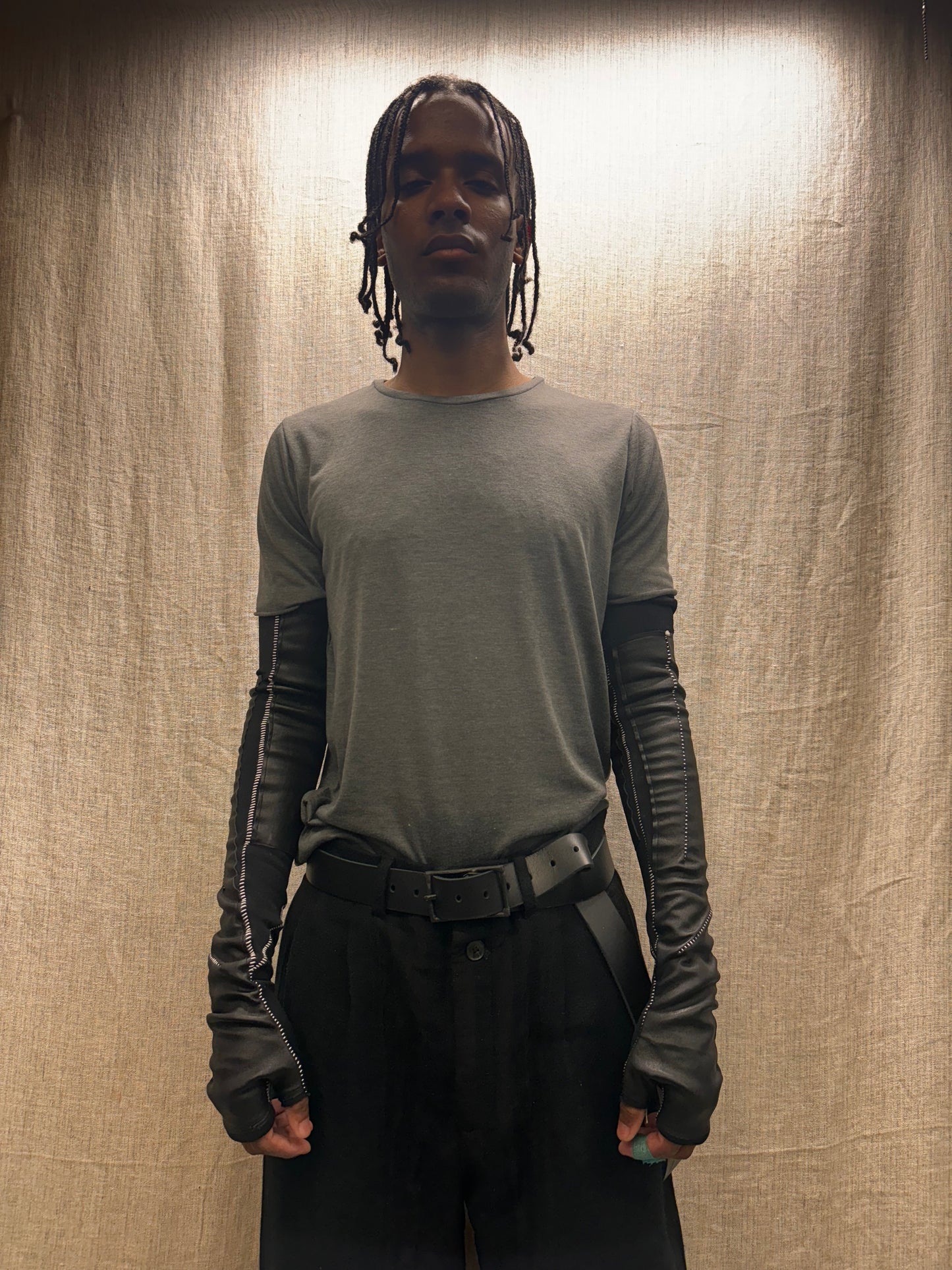 FW24 || OVERLOCKED LONG ARM GAUNTLETS || BLACK LEATHER