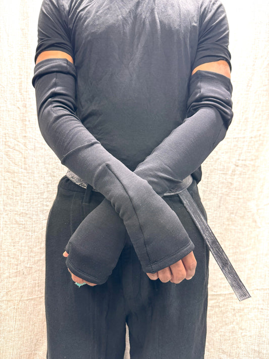 FW24 || OVERLOCKED LONG ARM GAUNTLETS || BLACK - BLACK