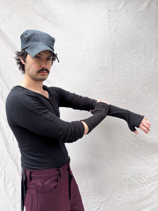 FW25 || OVERLOCKED SHORT ARM GAUNTLETS || BLACK - WHITE