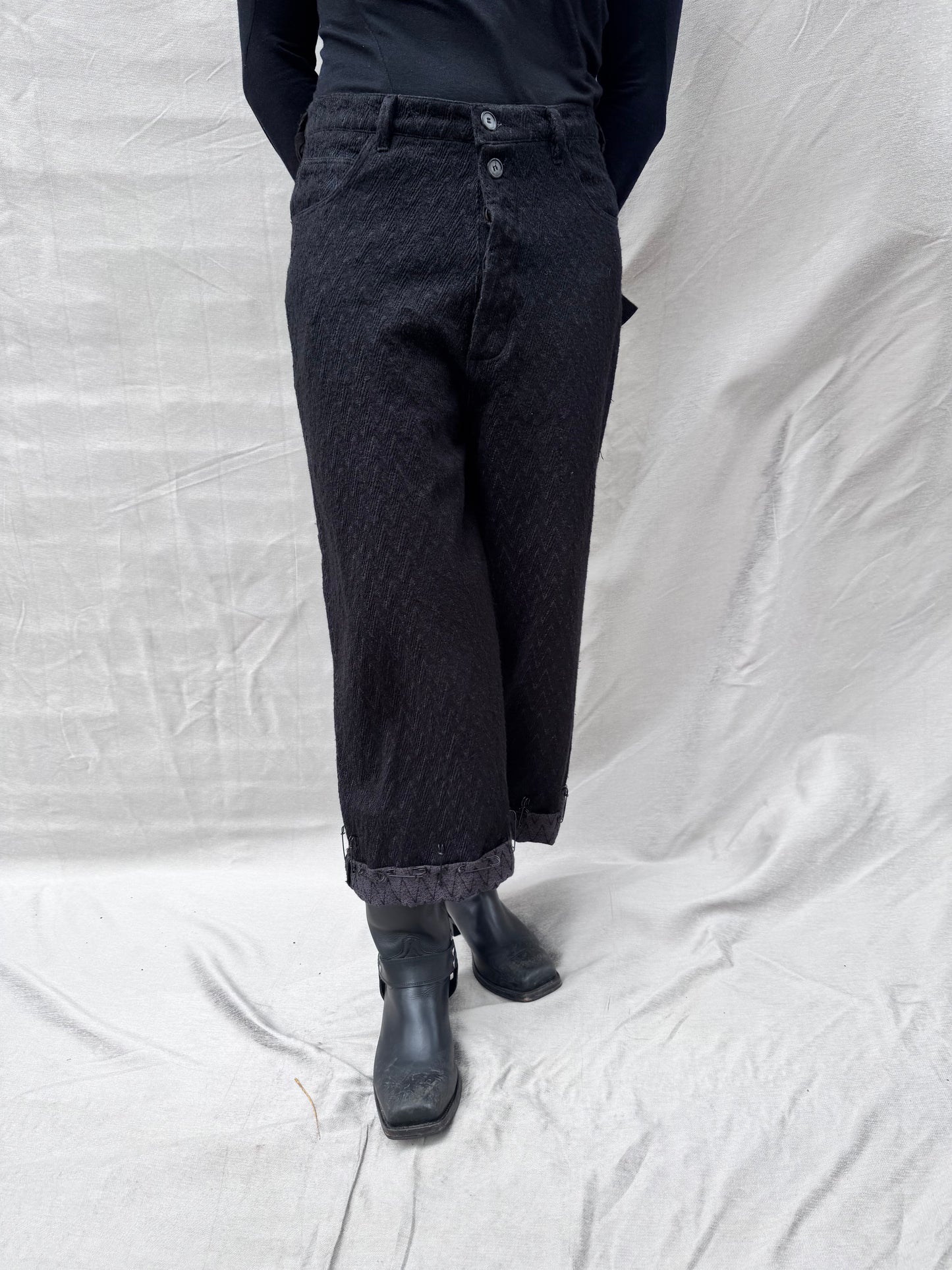 FW25 ||CROPPED PINNED HEM GODDE JEANS ||EMBROIDERED SILK ON LINEN