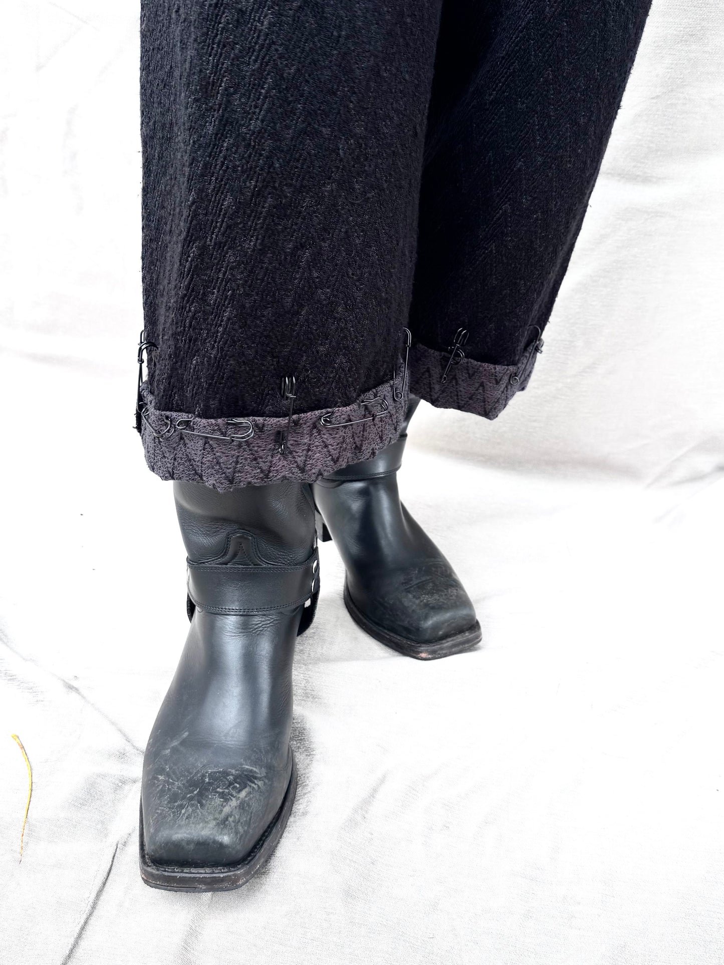 FW25 ||CROPPED PINNED HEM GODDE JEANS ||EMBROIDERED SILK ON LINEN