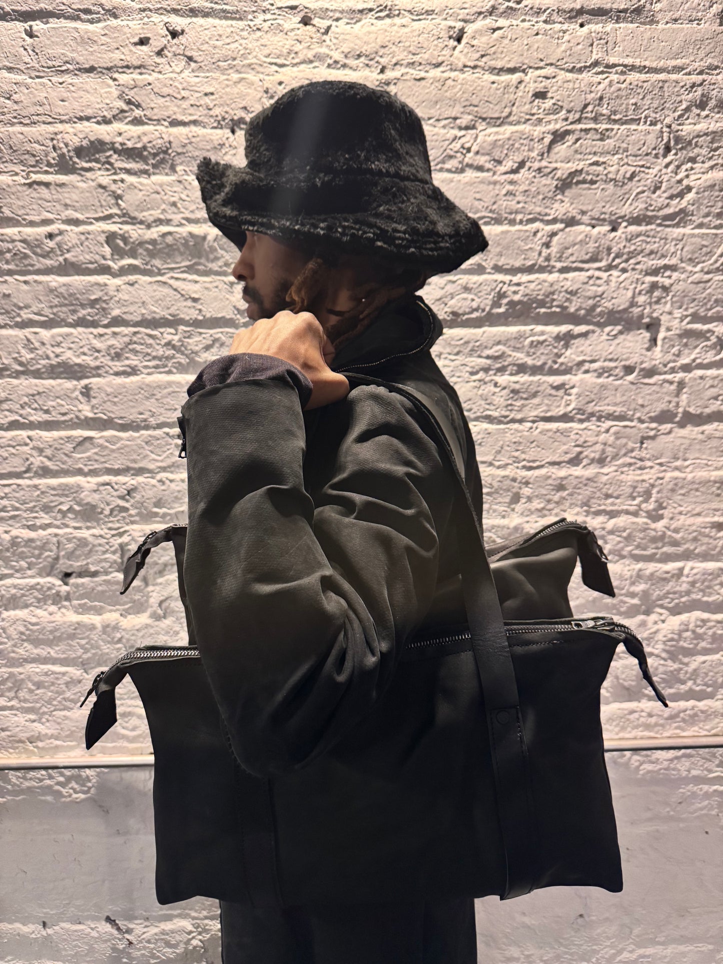 FW25 || SIAMESE || BLACK COWHIDE