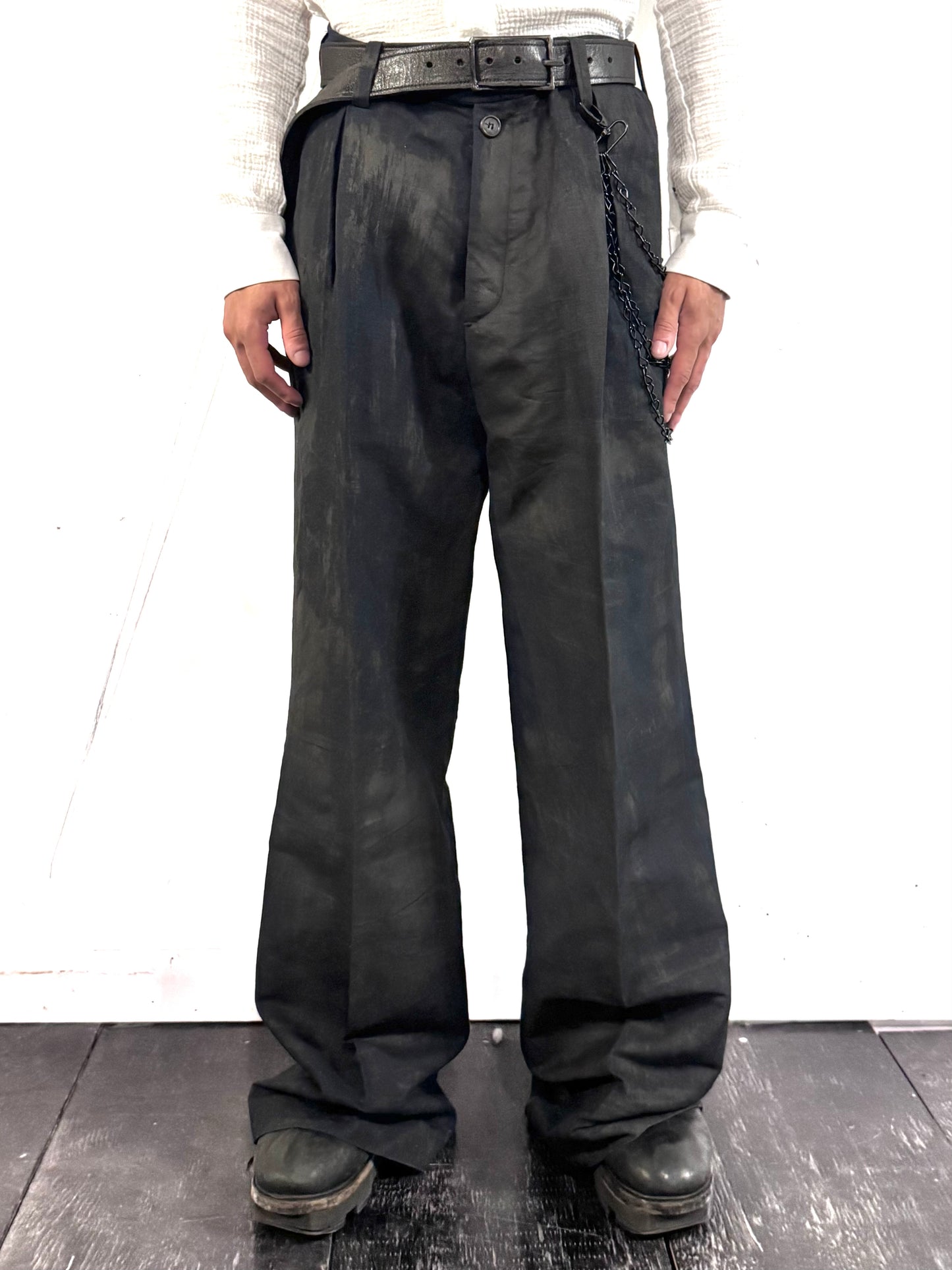 SS26 || PLEATED GODDE PANTS || VOLCANIC COATED COTTON LINEN