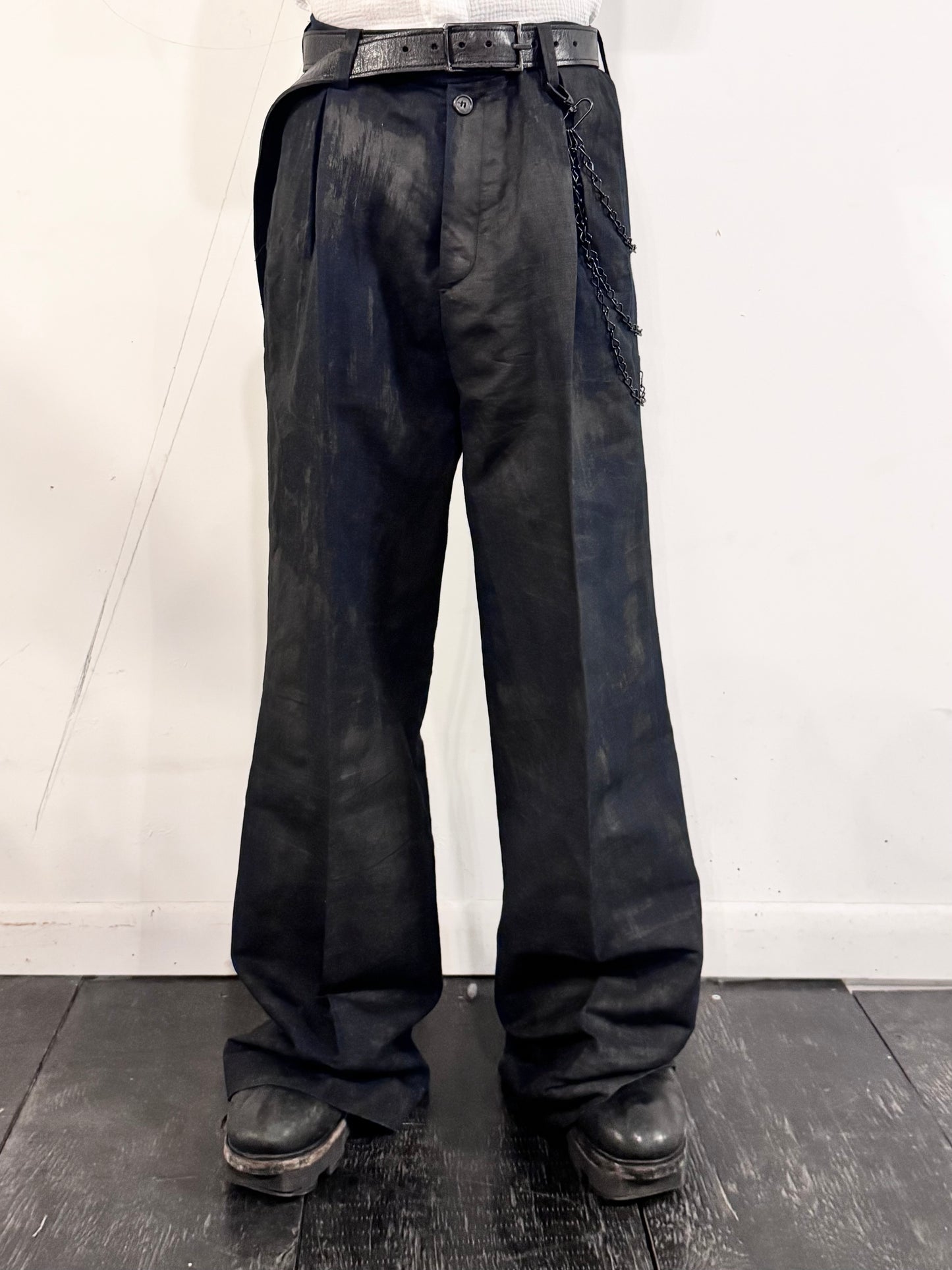 SS26 || PLEATED GODDE PANTS || VOLCANIC COATED COTTON LINEN
