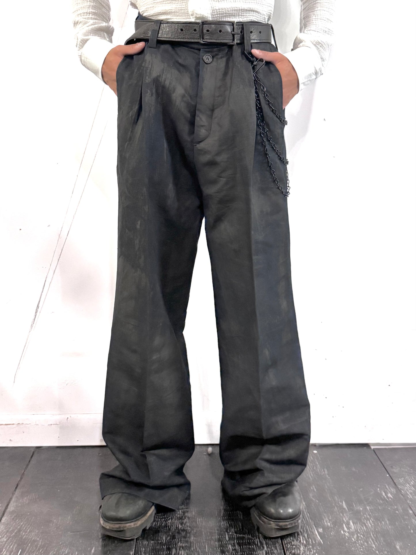 SS26 || PLEATED GODDE PANTS || VOLCANIC COATED COTTON LINEN