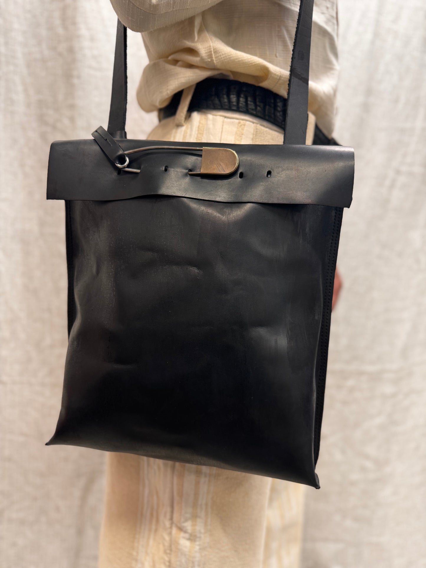 FW24 || LECTOR LEATHER BAG || BLACK HORSE