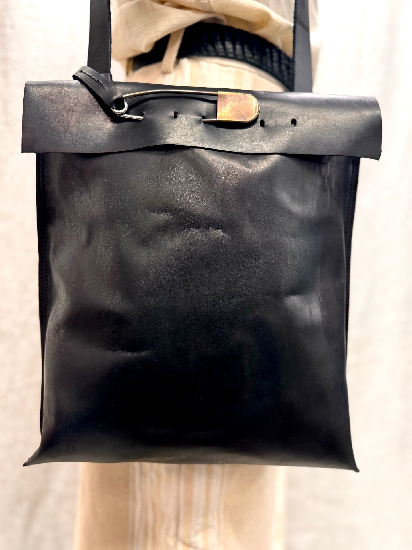 FW24 || LECTOR LEATHER BAG || BLACK HORSE